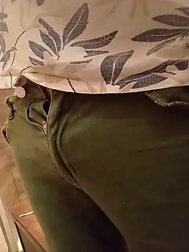 Snapshot of Belgianslut chatting on 12-14-25, 01:55 Belgianslut online show from 12-14-25, 01:55