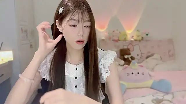 Onecutelittle online show from 11-01-25, 06:37