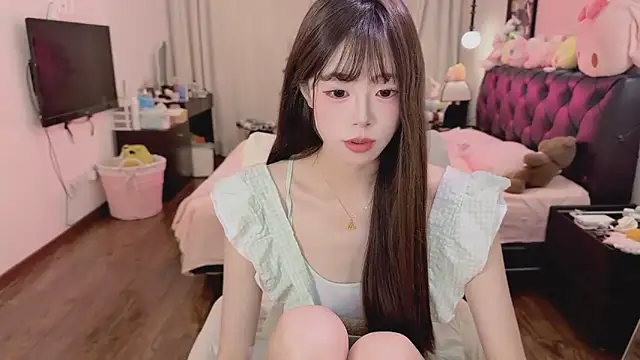 Onecutelittle online show from 05-08-26, 02:11