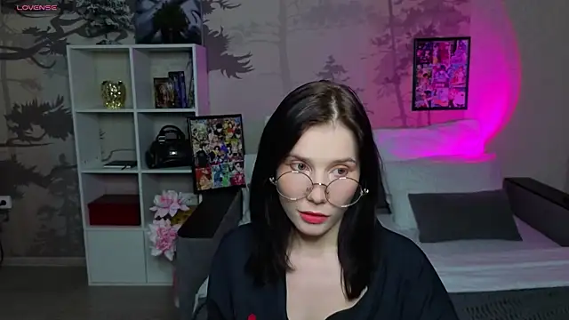 Mell Hyees online show from 11-24-25, 06:07