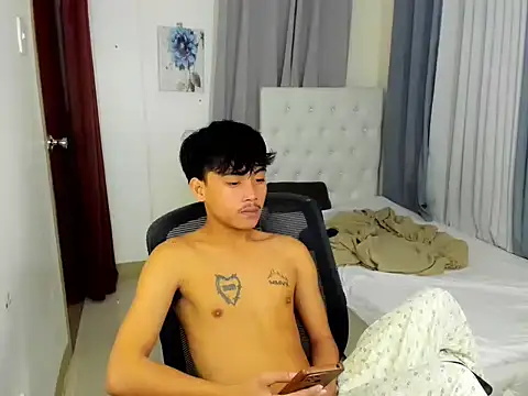 Snapshot of hardcocktwink chatting on 11-07-25, 04:40 hardcocktwink online show from 11-07-25, 04:40