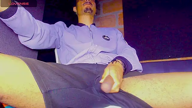 Snapshot of Anaconda_larga chatting on 10-25-25, 12:02 Anaconda larga online show from 10-25-25, 12:02