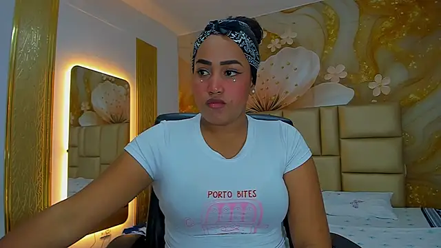 NahomiWalker  online show from 01-06-26, 08:23