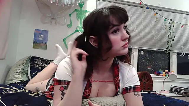 Snapshot of Trickylucy555 chatting on 02-11-26, 05:34 Trickylucy555 online show from 02-11-26, 05:34