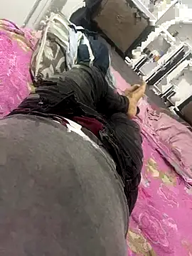 Snapshot of Mathias123987 chatting on 11-29-25, 05:43 Mathias123987 online show from 11-29-25, 05:43