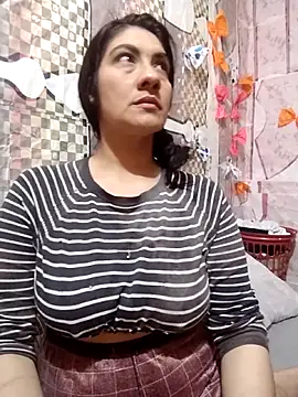 Snapshot of luzdelunas chatting on 11-01-25, 01:51 luzdelunas online show from 11-01-25, 01:51