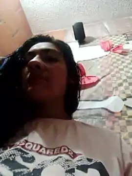 Snapshot of luzdelunas chatting on 01-10-26, 01:18 luzdelunas online show from 01-10-26, 01:18