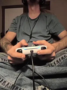 Snapshot of SirDirty34 chatting on 12-04-25, 03:27 SirDirty34 online show from 12-04-25, 03:27