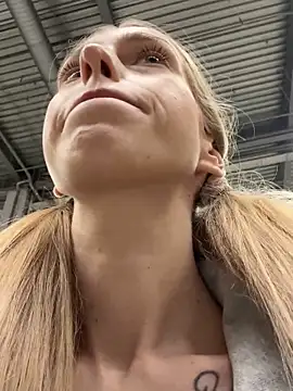 Snapshot of kira_mia chatting on 11-30-25, 06:34 kira mia online show from 11-30-25, 06:34