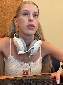 kira mia online show from 03-10-26, 04:01