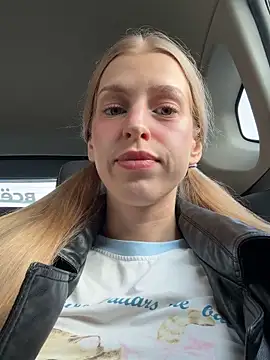 kira mia online show from 04-18-26, 03:49