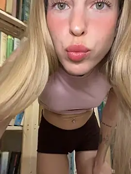 kira mia online show from 05-05-26, 05:43