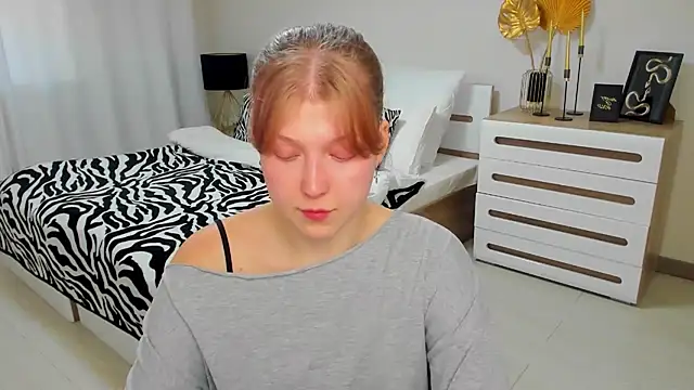 Snapshot of Stella_Light chatting on 10-25-25, 04:20 Stella Light online show from 10-25-25, 04:20