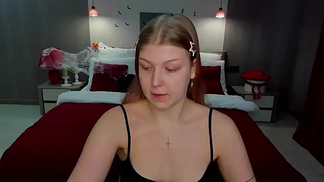 Snapshot of Stella_Light chatting on 10-31-25, 04:24 Stella Light online show from 10-31-25, 04:24