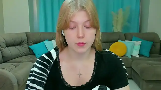 Snapshot of Stella_Light chatting on 11-04-25, 04:11 Stella Light online show from 11-04-25, 04:11