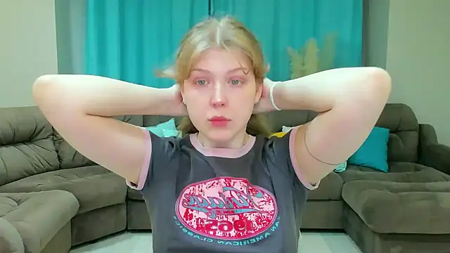 Snapshot of Stella_Light chatting on 11-18-25, 04:28 Stella Light online show from 11-18-25, 04:28