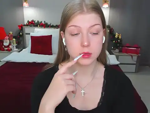 Snapshot of Stella_Light chatting on 12-15-25, 11:58 Stella Light online show from 12-15-25, 11:58