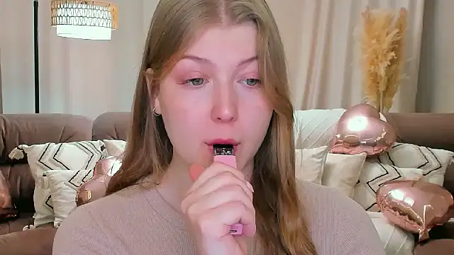 Snapshot of Stella_Light chatting on 02-16-26, 04:19 Stella Light online show from 02-16-26, 04:19