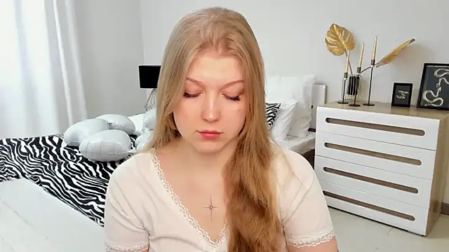 Snapshot of Stella_Light chatting on 03-08-26, 04:16 Stella Light online show from 03-08-26, 04:16