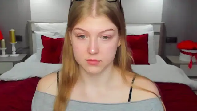 Snapshot of Stella_Light chatting on 05-19-26, 05:58 Stella Light online show from 05-19-26, 05:58