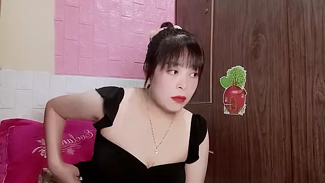 Butterfly kee online show from 11-05-25, 02:28