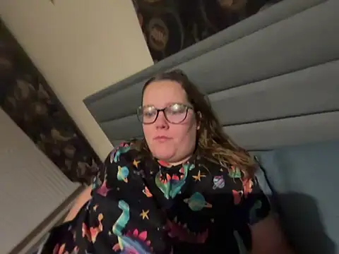 Snapshot of Scarletcum22 chatting on 12-17-25, 07:47 Scarletcum22 online show from 12-17-25, 07:47