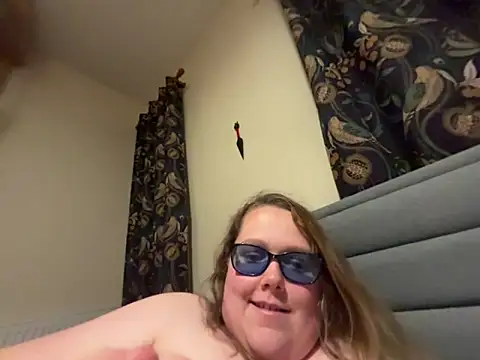 Snapshot of Scarletcum22 chatting on 12-19-25, 08:38 Scarletcum22 online show from 12-19-25, 08:38