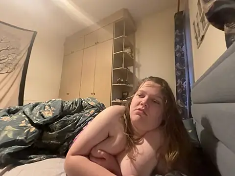 Snapshot of Scarletcum22 chatting on 02-10-26, 07:23 Scarletcum22 online show from 02-10-26, 07:23