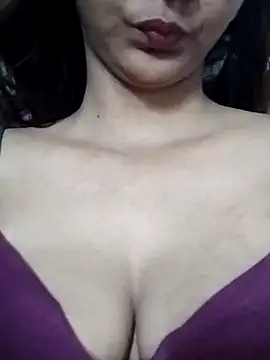 Snapshot of Aaliya_BigBoobs_1 chatting on 05-22-26, 12:00 Aaliya BigBoobs 1 online show from 05-22-26, 12:00