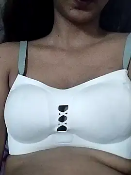 Snapshot of Aaliya_BigBoobs_1 chatting on 06-05-26, 08:42 Aaliya BigBoobs 1 online show from 06-05-26, 08:42