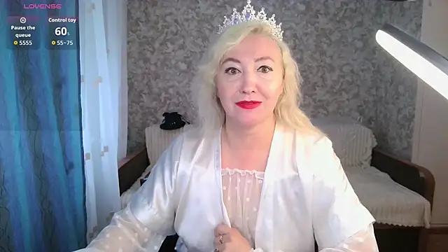 LadyKriss online show from 07-10-26, 04:17