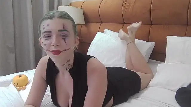 Snapshot of SweetShyMona chatting on 10-31-25, 03:13 SweetShyMona online show from 10-31-25, 03:13