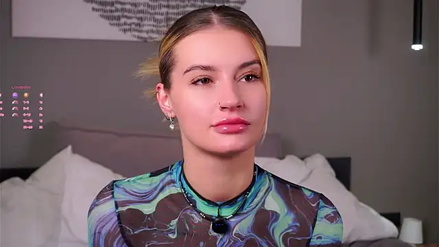 Snapshot of buvei chatting on 11-12-25, 01:44 buvei online show from 11-12-25, 01:44