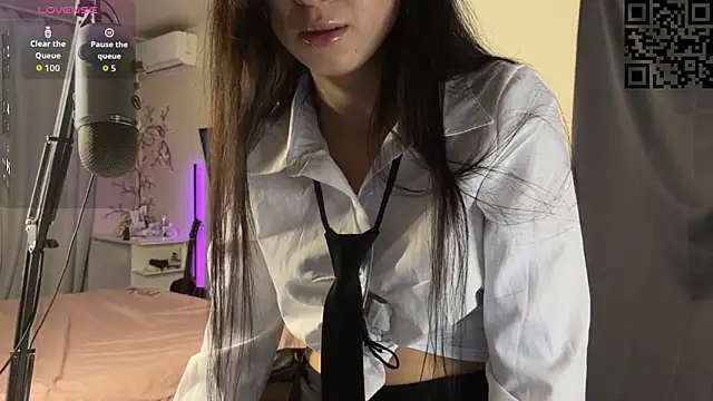 Snapshot of ella_simons chatting on 11-06-25, 01:06 ella simons online show from 11-06-25, 01:06