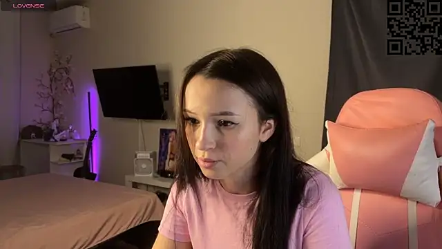 Snapshot of ella_simons chatting on 11-09-25, 12:20 ella simons online show from 11-09-25, 12:20