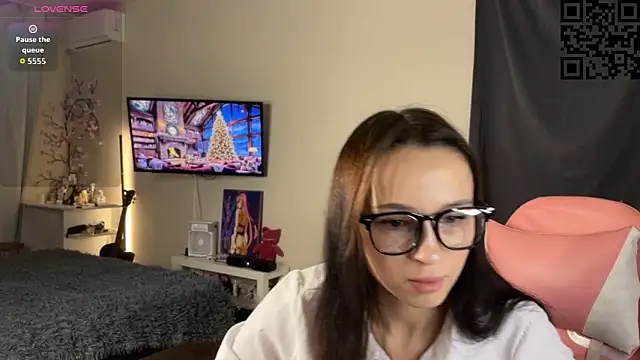 Snapshot of ella_simons chatting on 11-19-25, 12:54 ella simons online show from 11-19-25, 12:54