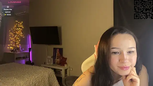 Snapshot of ella_simons chatting on 12-05-25, 01:25 ella simons online show from 12-05-25, 01:25