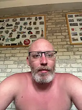 Snapshot of Cedric7653 chatting on 05-28-26, 02:25 Cedric7653 online show from 05-28-26, 02:25