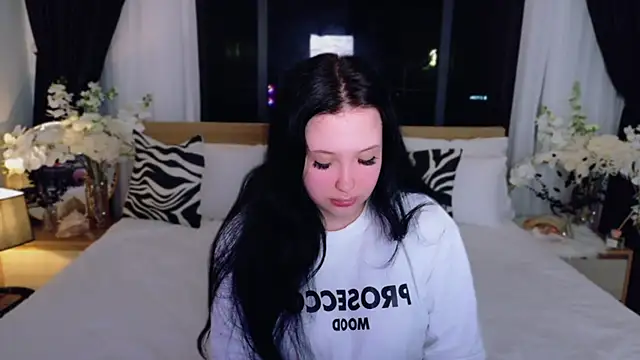 Felicia Herceg online show from 11-15-25, 07:32