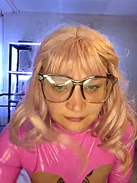 Snapshot of LunaXshade chatting on 02-16-26, 06:48 LunaXshade online show from 02-16-26, 06:48