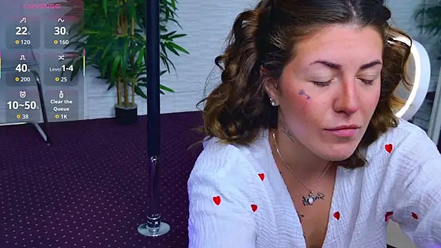 IvorySwan online show from 11-23-25, 05:40