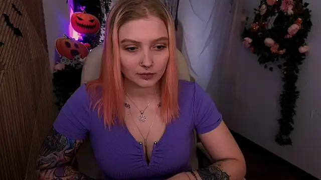 Snapshot of Kiki_shay chatting on 10-27-25, 08:46 Kiki shay online show from 10-27-25, 08:46