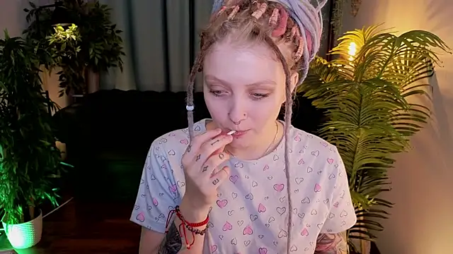 Snapshot of Kiki_shay chatting on 11-14-25, 01:32 Kiki shay online show from 11-14-25, 01:32