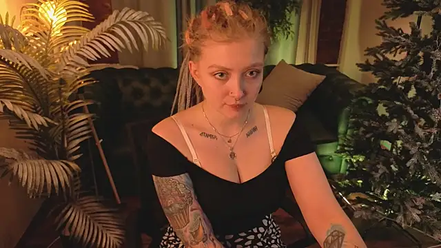 Snapshot of Kiki_shay chatting on 12-04-25, 01:53 Kiki shay online show from 12-04-25, 01:53