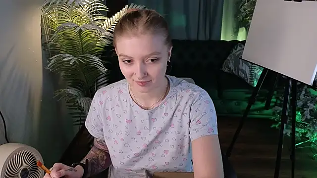 Snapshot of Kiki_shay chatting on 12-22-25, 10:07 Kiki shay online show from 12-22-25, 10:07