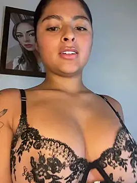 Snapshot of morenaQueen_ chatting on 11-25-25, 08:20 morenaQueen online show from 11-25-25, 08:20