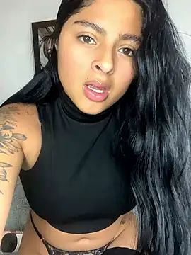 Snapshot of morenaQueen_ chatting on 12-02-25, 06:36 morenaQueen online show from 12-02-25, 06:36