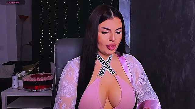 Snapshot of RheaLynn chatting on 11-24-25, 10:09 RheaLynn online show from 11-24-25, 10:09