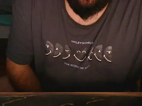 Snapshot of moneyman_11 chatting on 12-20-25, 09:55 moneyman 11 online show from 12-20-25, 09:55