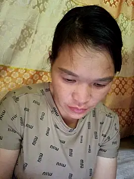 Snapshot of chipu06 chatting on 10-27-25, 01:42 chipu06 online show from 10-27-25, 01:42